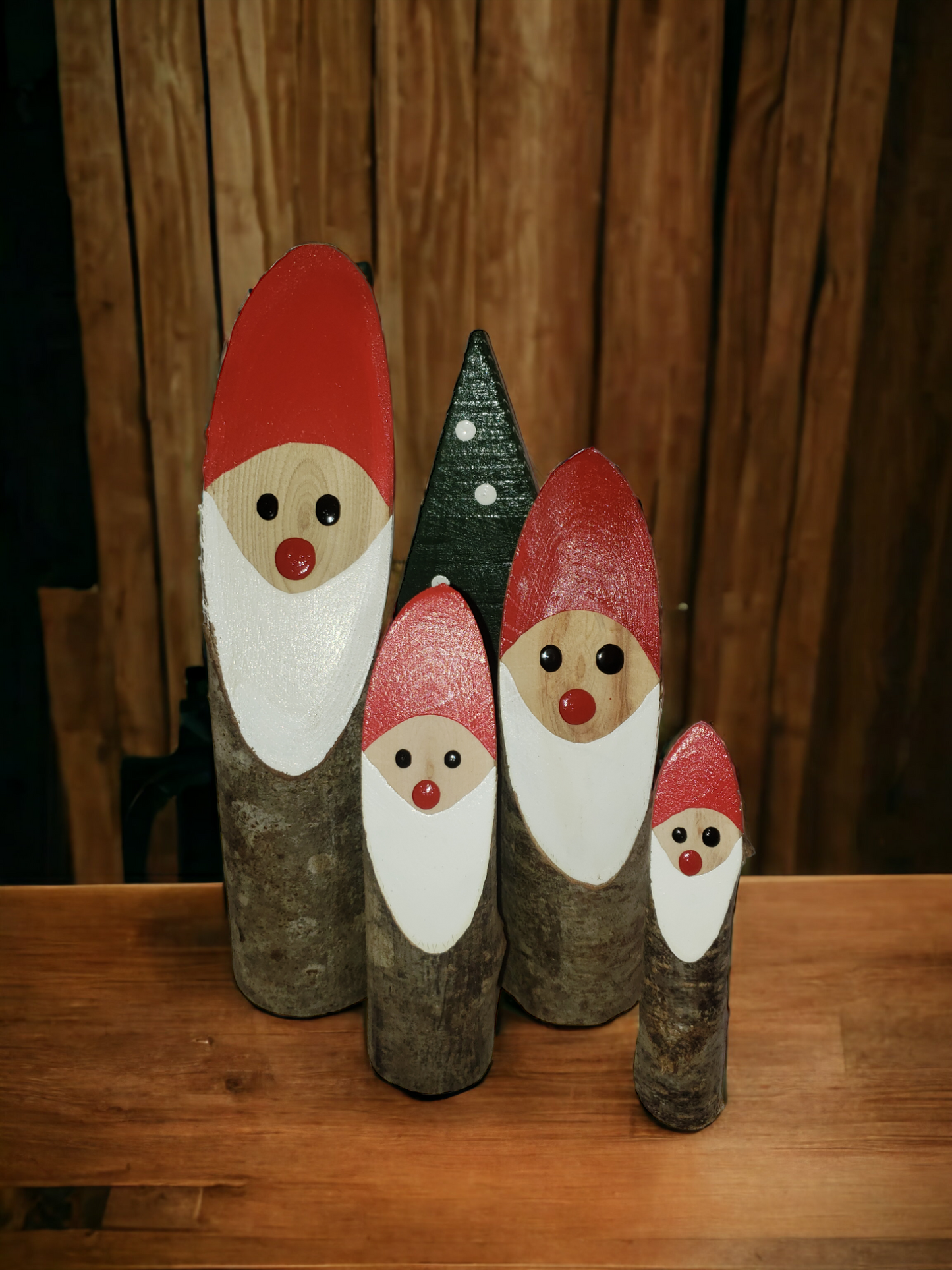 4 wooden Santa Claus