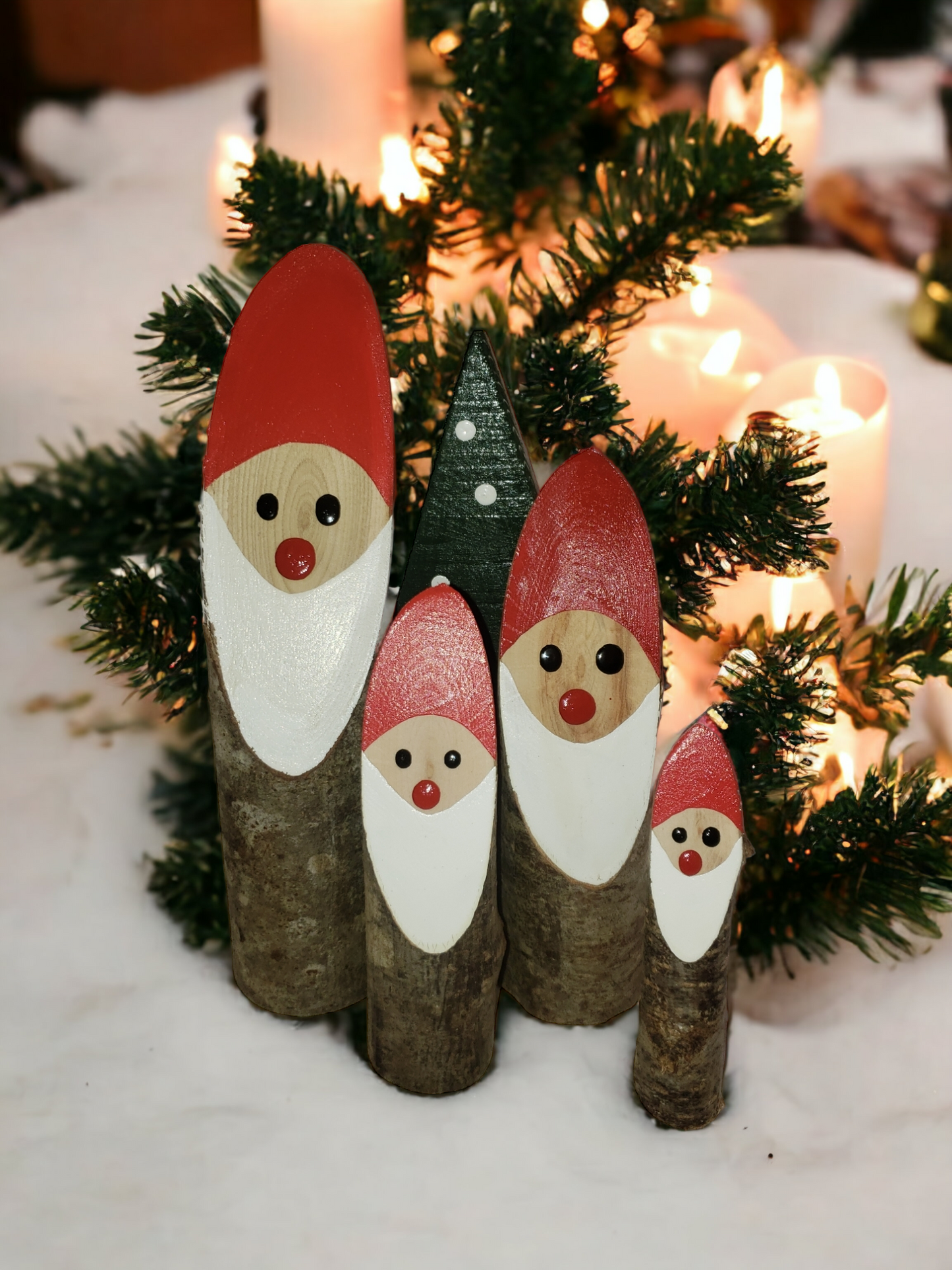 4 wooden Santa Claus